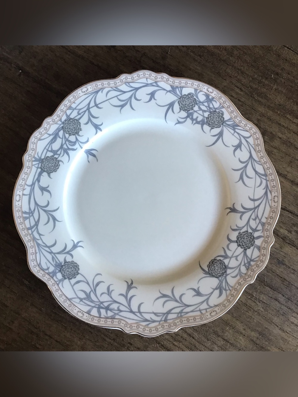 NEW William Morris & Co. Briar Scalloped Dinner Plates (Set of 4)